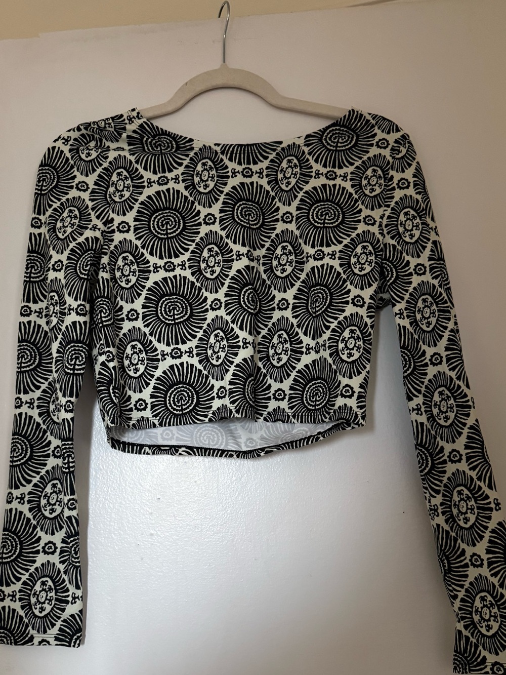 SOLID & STRIPED Black and White Printed Long-Sleeve Crop Top